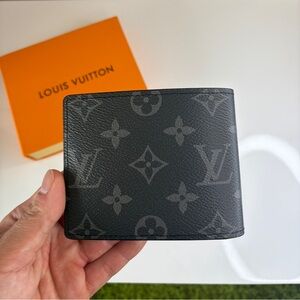 Men’s Excellent Condition Black Monogram Bifold Wallet Premium Leather